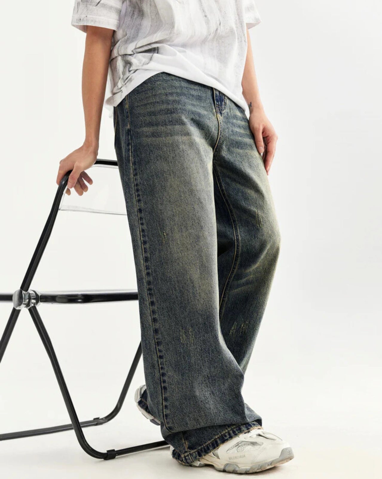 Faded Wide Jeans