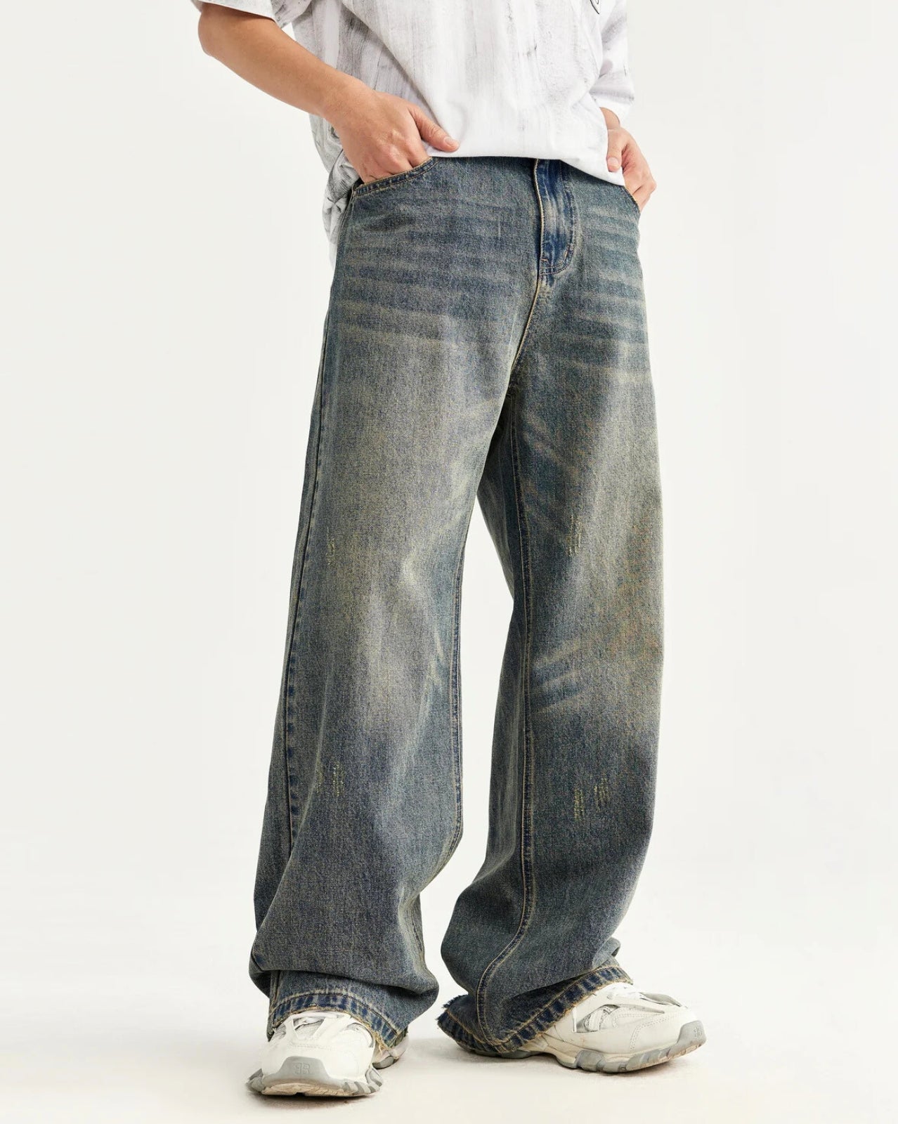 Faded Wide Jeans