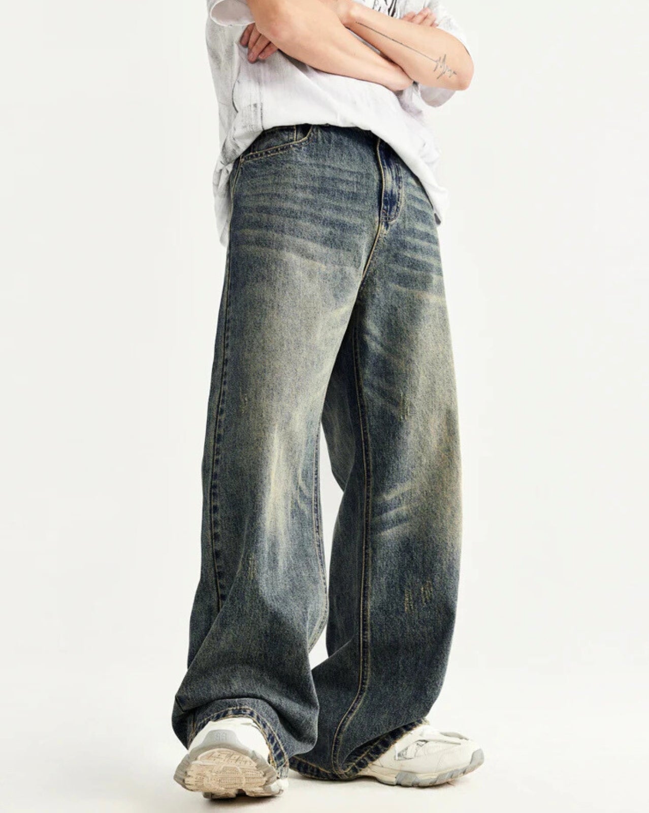 Faded Wide Jeans